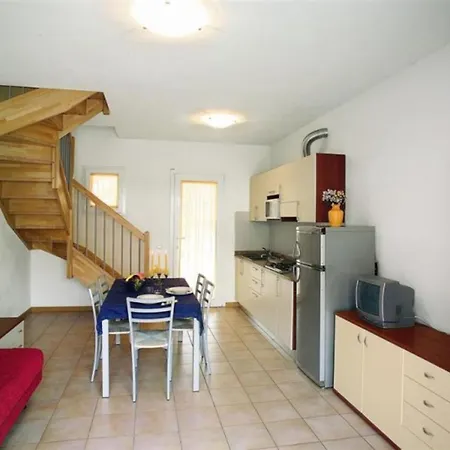 Three-room Flat In A With Shared Pool Apartment *